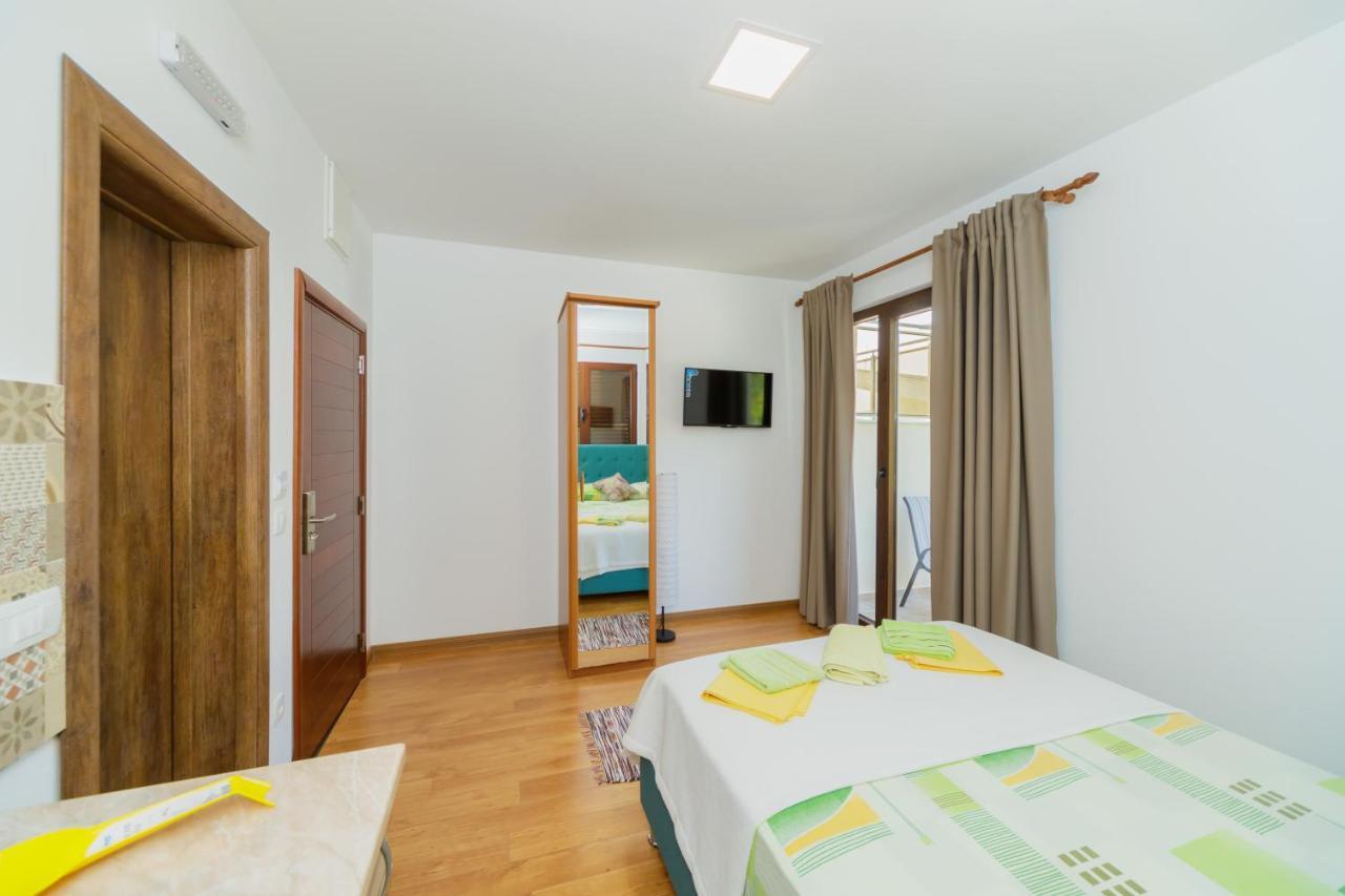 Vila Fortuna Sutomore Bagian luar foto